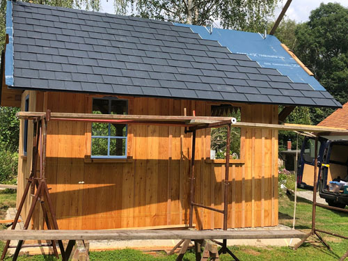 Haushaut Kanadaschindel in Ral 7016 Material Alu strukturiert als Alternative zu Schiefereindeckung