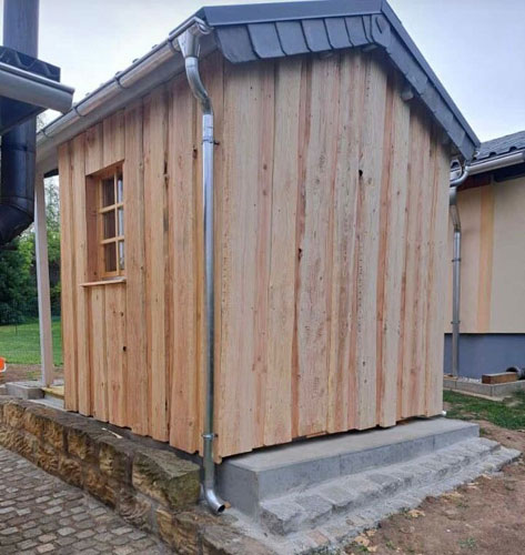 Saunahaus mit Trapezblecheindeckung in Ral 7016